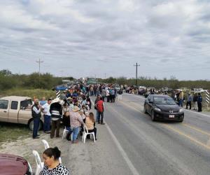 Bloquean campesinos carretera Victoria-Matamoros