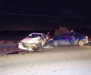 Provocan fuerte percance tres autos en la 112