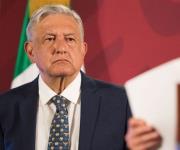 AMLO con 57.1% de aprobación; mujeres lo apoyan menos