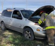 Se incendia camioneta frente a PC y no tenían extinguidores