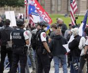 No puedes cerrar Estados Unidos, protestan en Texas