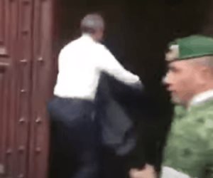 Se vuelve viral brinquito de Hugo López-Gatell entrando a Palacio Nacional