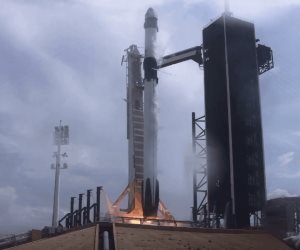 El cohete SpaceX despega con 2 estadounidenses