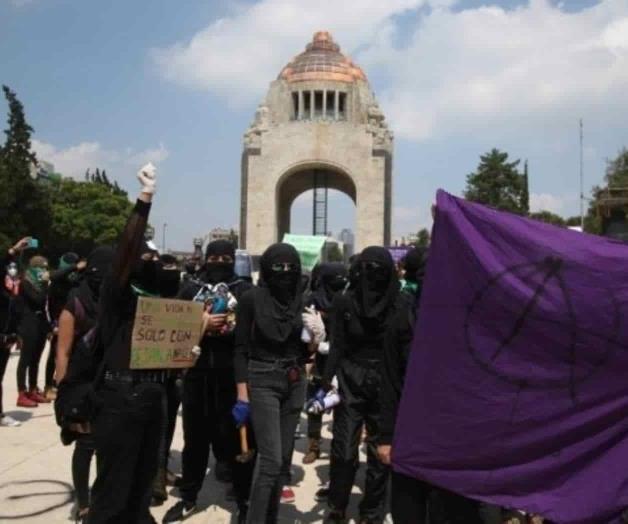 Feministas marchan a favor del aborto rumbo a la Corte Feministas marchan a favor del aborto rumbo a la Corte