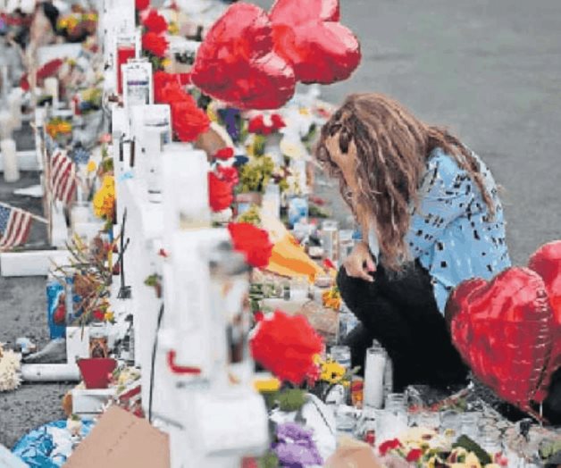 Banderas a media asta, en honor a víctimas de masacre Banderas a media asta, en honor a víctimas de masacre