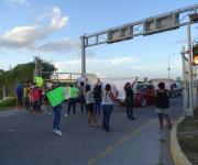 Bloquean puente Río Bravo-Donna