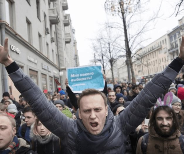 Navalny comparte una foto, dice que ya puede respirar sólo Navalny comparte una foto, dice que ya puede respirar sólo