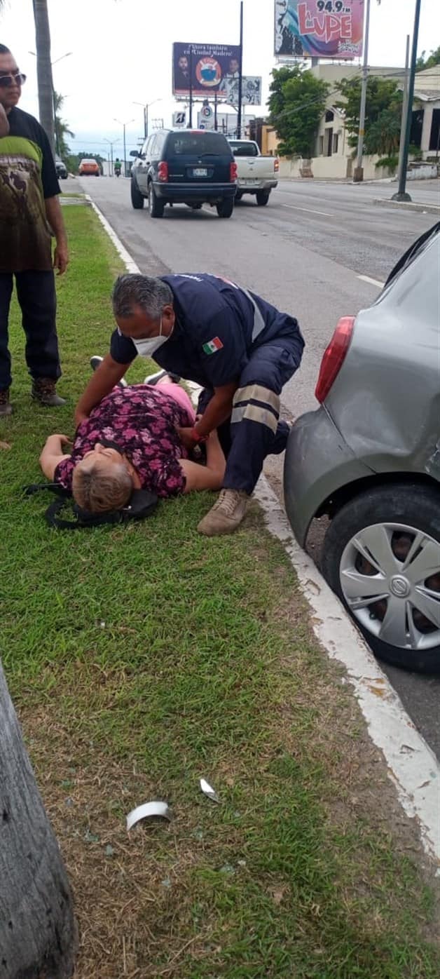 Se queda sin frenos y provoca accidente vial
