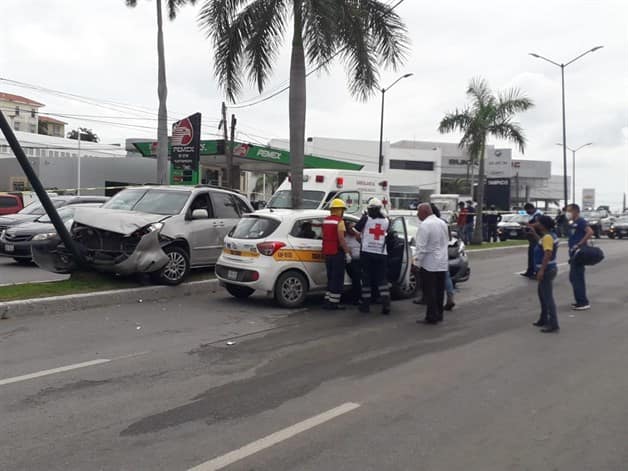 Se queda sin frenos y provoca accidente vial