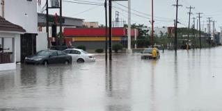 Autos varados por inundaciones en distintos puntos de Reynosa