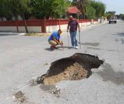 Cae recolector en un socavón en Miguel Alemán