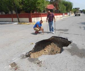 Cae recolector en un socavón en Miguel Alemán