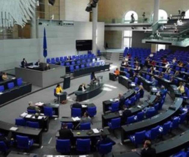 Investigan un paquete sospechoso en parlamento de Alemania Investigan un paquete sospechoso en parlamento de Alemania