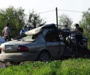 Mueren 2 al chocar  contra un tráiler