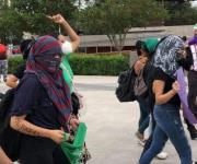 Colectivos feministas se manifiestan en las inmediaciones de la Plaza Principal de Reynosa