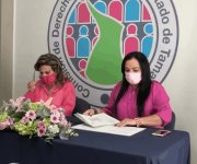 Firman convenio de colaboración entre las asociaciones y Codhet