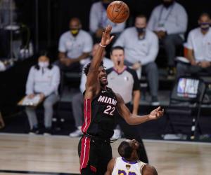 Jimmy Butler se echa al hombro al Miami Heat