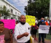 Amenazan vecinos con cerrar carretera en demanda de agua, en Victoria