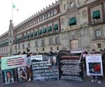 Protestan contra violencia de género frente a Palacio