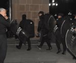 Grupo Antimotines blinda Palacio de Gobierno en NL