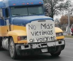 Transportistas de Reynosa protestan  por inseguridad en carreteras