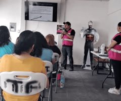 #Reynosa | Nos encontramos desde la colonia Hidalgo en donde se está llevando a cabo el curso básico de mecánica para mujeres. #mujeressinfrontera #AMEXME