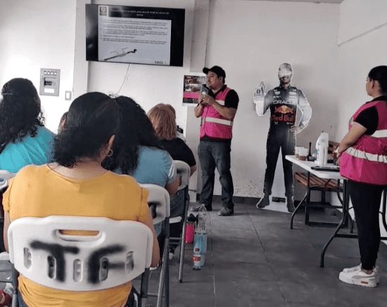 #Reynosa | Nos encontramos desde la colonia Hidalgo en donde se está llevando a cabo el curso básico de mecánica para mujeres. #mujeressinfrontera #AMEXME