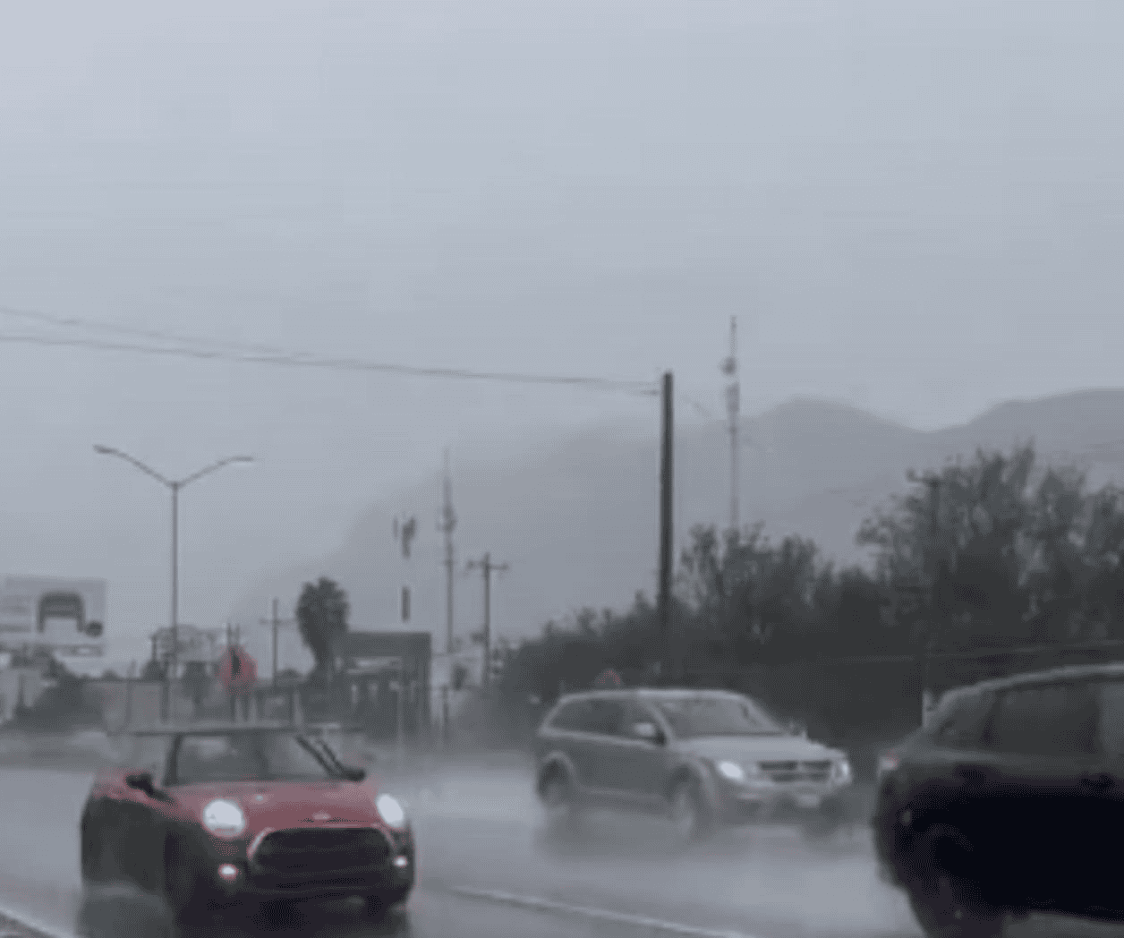 Se registra lluvia y descenso de temperatura en Nuevo León