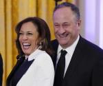 Esposo de Kamala Harris da positivo a COVID-19