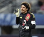 Memo Ochoa peleará para ir a su sexto Mundial con el Tri