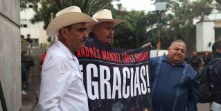 Se reúnen simpatizantes de AMLO para darle las gracias afuera de su casa