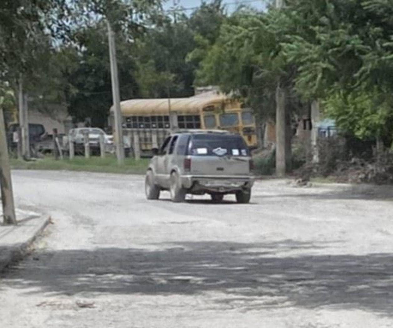 Padre, madre. y dos niñas: Buscan a familia