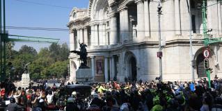 Llegada de la carroza fúnebre de Silvia Pinal a Bellas Artes