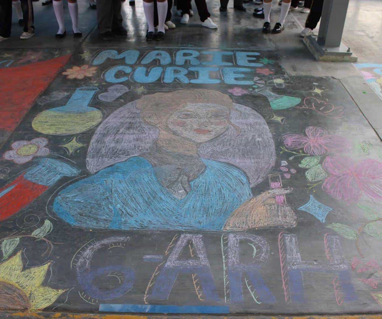 Muestran creatividad con murales a la mujer