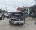 Impacta tres camionetas