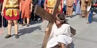 Se realiza viacrusis en la Concatedral en Reynosa como parte de la Semana Santa