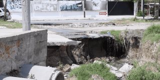 Se registraron derrumbes sobre el dren y ahora existe el riesgo de que se hunda parte de la avenida Manuel Ávila Camacho