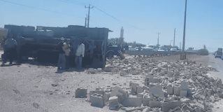 Se registra accidente vehicular en la carretera Río Bravo-Reynosa, donde un camión que transportaba