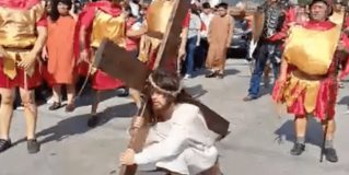 Se realiza viacrusis en la Concatedral en #Reynosa como parte de la Semana Santa