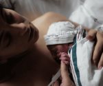 Actriz Ana Brenda debuta como mamá
