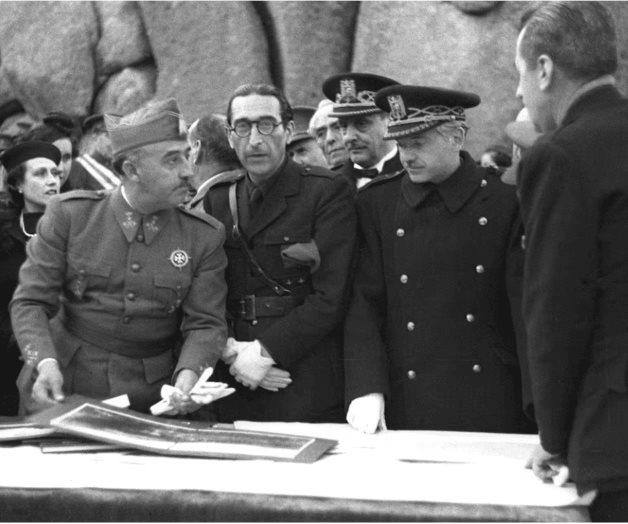 Vida de Sánchez Mazas: ultracatólico, escritor de páginas hermosas y el falangista que acuñó el “¡Arriba España!”Vida de Sánchez Mazas: ultracatólico, escritor de páginas hermosas y el falangista que acuñó el “¡Arriba España!” Vida de Sánchez Mazas: ultracatólico, escritor de páginas hermosas y el falangista que acuñó el “¡Arriba España!”Vida de Sánchez Mazas: ultracatólico, escritor de páginas hermosas y el falangista que acuñó el “¡Arriba España!”