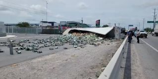 Se registra una volcadura de un trailer en el libramiento del Puente Internacional Pharr-Reynosa.