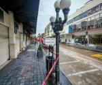 Colapsa alero de edificio  sin que provoque heridos