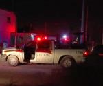 Amenaza con arma a familias