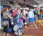 Cientos de pasajeros varados en central de autobuses de Victoria