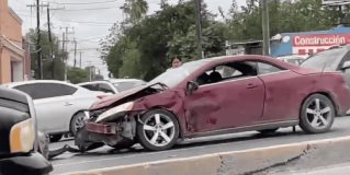 Se registra accidente vehícular en el bulevar Hidalgo a la altura de la calle Venustiano Carranza.