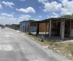 Acaparan  lotes a un costado de  las vías