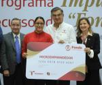 Entrega gobernador apoyos a empresas