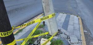 Reportan poste a punto de caer en Blvd. Hidalgo