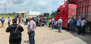 Cumplen productores con cierre carretero